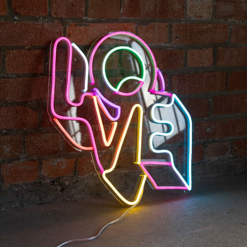 LO-VE by Yoni Alter, Zeichen aus Neon-LEDs